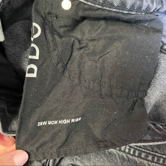 BDG Mom High-Rise Distressed Jeans - Picture 7 of 7